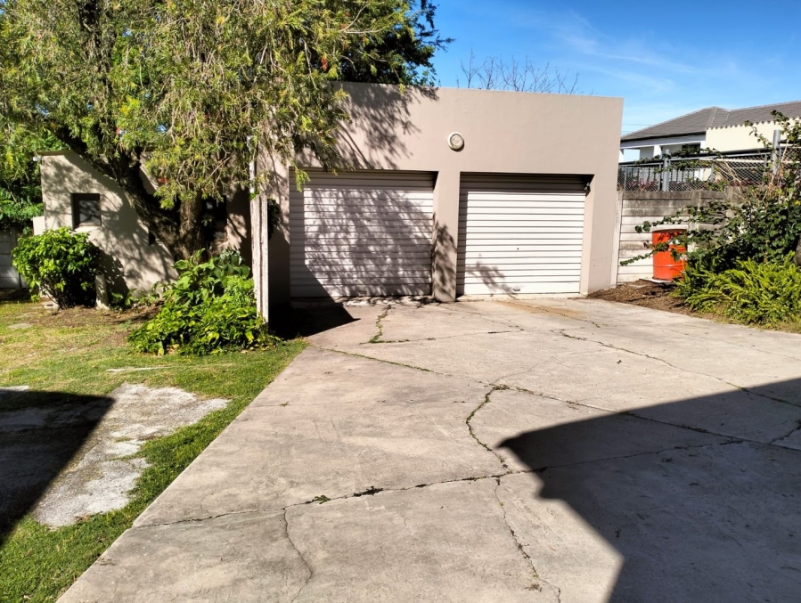 5 Bedroom Property for Sale in Sunnyridge Eastern Cape